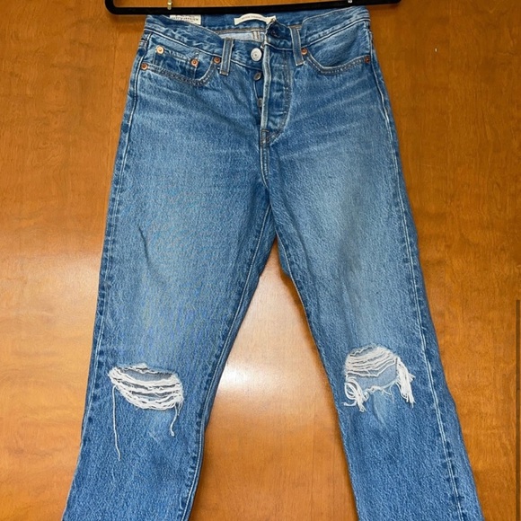 Levi’s Wedgie Straight size 25, blue with knee rips - Picture 4 of 4